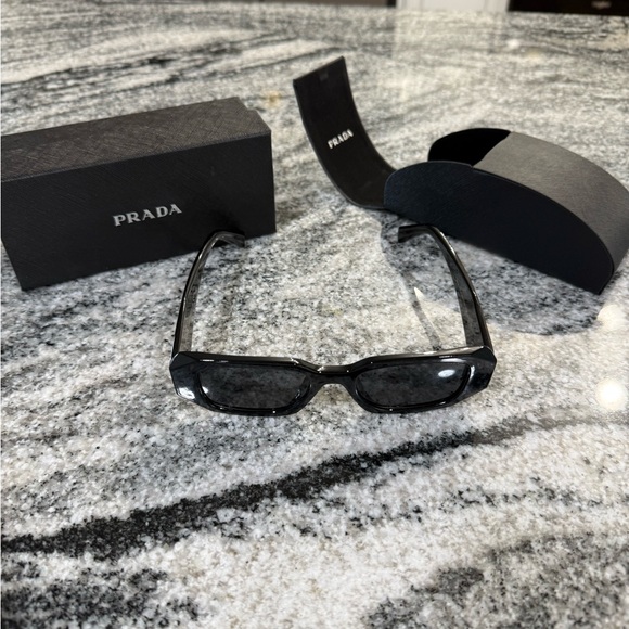 Prada sunglasses with case color black - Picture 2 of 4